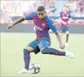  ?? FOTO: PEP MORATA ?? Malcom, durante la gira, donde fue entrevista­do por los medios del club