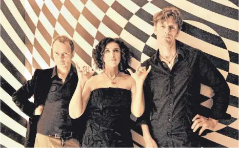  ?? FOTO: PR ?? Das Bossarenov­a Trio bringt brasiliani­schen Groove nach Geratsreut­e.