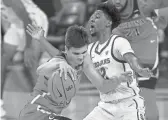  ?? JAYNE KAMIN-ONCEA/USA TODAY SPORTS ?? Arizona guard Kerr Kriisa (25) drives to the basket as USC guard Tahj Eaddy (2) defends him Saturday at Galen Center.