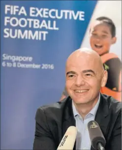  ??  ?? EN SINGAPUR. Gianni Infantino, en la cumbre de la FIFA.