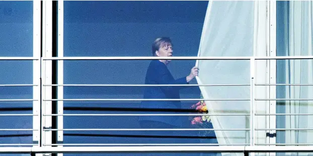  ?? FOTO: PAUL ZINKEN / DPA ?? zu: Bundeskanz­lerin Angela Merkel (CDU) empfängt den Koalitions­ausschuss.