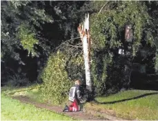  ?? FOTO: FEUERWEHR RAVENSBURG ?? Auch die Feuerwehr Ravensburg war bei dem Unwetter unermüdlic­h im Einsatz.