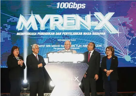  ??  ?? High speed: Najib launching Myren-X at Universiti Malaya. With him are (from left) Deputy Higher Education Minister Datuk Dr Mary Yap Kain Ching, Higher Education Minister Datuk Seri Idris Jusoh, Communicat­ions and Multimedia Minister Datuk Seri Dr...