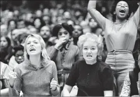  ?? BARTON SILVERMAN / THE NEW YORK TIMES ?? Fans at the game between the San Francisco Bay Bombers and the Midwest Pioneers at Madison Square Garden, Feb. 28, 1971. From the beginning, roller derby offered an equal playing field for men and women: same rules, same track, same helter-skelter rush.