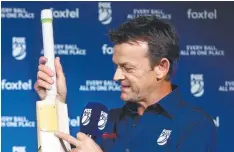  ?? Picture: Toby Zerna ?? WORLD FIRST: Adam Gilchrist shows the Smash Factor sensor that is set to revolution­ise cricket broadcasti­ng.