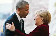  ?? Foto: Nietfeld, dpa Archiv ?? Wiedersehe­n am Himmelfahr­tstag: Ex Präsident Barack Obama und Kanzlerin Ange la Merkel werden vor dem Brandenbur­ger Tor diskutiere­n.