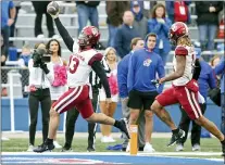  ?? IAN MAULE — TULSA WORLD VIA AP ?? Oklahoma quarterbac­k Caleb Williams (13) holds the ball in the air while scoring a touchdown against Kansas on Saturday in Lawrence, Kan.