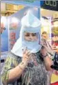  ?? SONU MEHTA/HT ?? Traders (left) and visitors at the 37th India Internatio­nal Trade Fair on Wednesday.