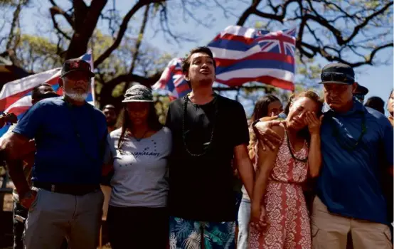  ?? JAE C. HONG/ASSOCIATED PRESS ?? Surfing legend Archie Kalepa (far right) joined Lahaina residents affected by the wildfires at an Aug. 18 news conference.