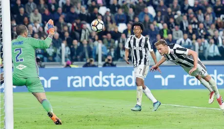  ?? (Ansa) ?? Raddoppio Minuto 15 della ripresa, dalla sinistra Douglas Costa mette al centro per Benedikt Howedes che insacca di testa alle spalle di Viviano. Per il terzino tedesco è la prima rete in serie A