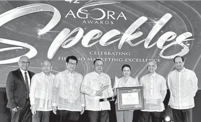 ?? UNIONBANK PHOTO ?? AGORA AWARDEE. UnionBank receives the prestigiou­s “Marketing Company of the Year” award at the 42nd Agora Awards, held on January 19, 2024, at Shangri-La the Fort in Bonifacio Global City.