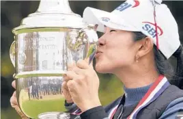  ?? ERIC GAY/AP ?? A Lim Kim kisses the trophy after winning the U.S. Women’s Open on Monday.