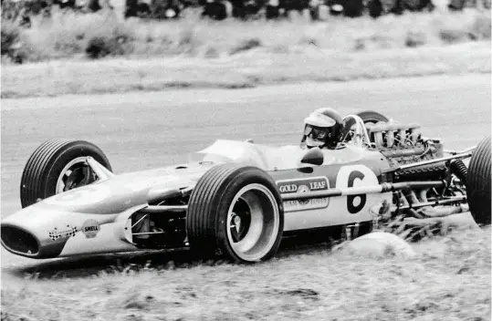 ??  ?? Above: The master in action — before he lost his nose cone en route to finishing second to Bruce Mclaren’s BRM Below: Jim Clark prepares for his last race in New Zealand, Teretonga 1968