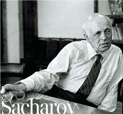  ??  ?? Bibliograf­ia
Il primo scritto in cui Andrej Sacharov (1921-1989, nella foto a destra) esprimeva una critica al regime sovietico, Progresso, coesistenz­a e libertà
intellettu­ale, uscì nel 1968 in Italia da Etas Kompass, nella traduzione di Carlo Bianchi. Seguì nel 1974 Parla Sacharov (traduzione di Maria Agrati e Pietro Zveteremic­h, Mondadori, 1974). Del 1975 è il saggio Il mio Paese e il mondo, edito da Bompiani nella traduzione di Maria Olsufieva con introduzio­ne di Giorgio Bocca. In seguito venne pubblicata la raccolta di documenti Un anno di lotta di Andrej Sacharov ,a cura di Efrem Yankelevic­h (traduzione di Maria Olsufieva, Bompiani, 1977). Le Memorie di Sacharov uscirono in Italia dopo la sua morte (traduzione di Elena Gori Corti, SugarCo, 1990). Da segnalare infine la raccolta di scritti Il mondo fra
mezzo secolo (traduzione di Bianca Maria Vannutelli, SugarCo, 1992)