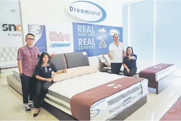  ??  ?? Dreamland area sales manager Bernard Chin (left) and Kho (second right) together with staff of Sem Thye give their thumbs up to the Dreamland mattresses.