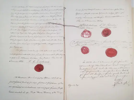  ??  ?? C.G.Eschners testamente, med hans underskrif­t och sigill.