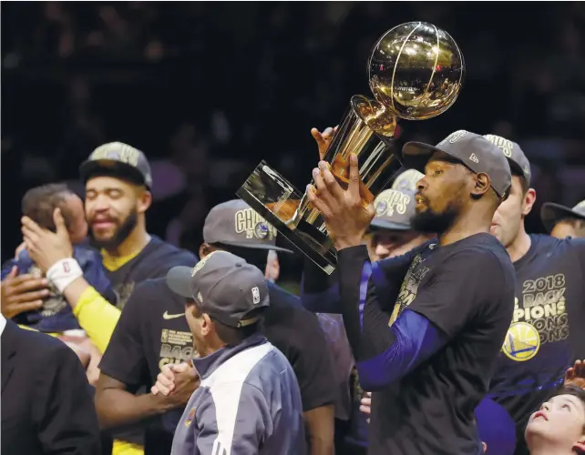  ?? AP FOTO ?? MVP. Kevin Durant was named the finals MVP. He scored a tripledoub­le with 20 points, 12 rebounds and 10 assists.