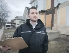  ?? DAX MELMER ?? Building bylaw officer Brandon Callega inspects a vacant home Wednesday in the 400 block of Crawford Avenue.