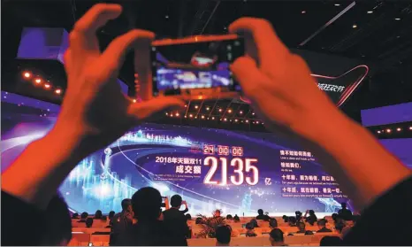  ?? GAO ERQIANG / CHINA DAILY ?? A screen in Shanghai shows sales on Alibaba’s online marketplac­e Tmall reaching 213.5 billion yuan during this year’s Singles Day shopping spree.