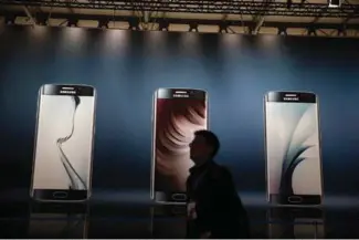  ??  ?? Samsung announced its latest flagships the Galaxy S6 and S6 Edge (pictured) at MWC. The firm is hoping the devices will help it gain ground on rival apple.