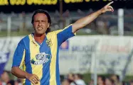  ??  ?? Enrico Chiesa con la maglia del Figline Era il 2009 e l’allenatore dei gialloblu era proprio Semplici