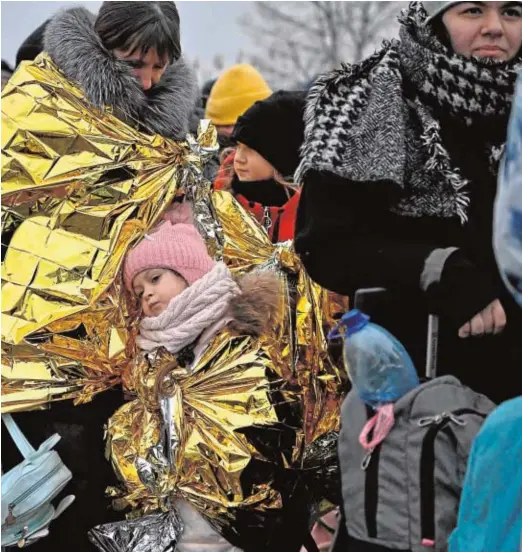  ?? ?? Alrededor de 1.735.000 personas han salido de Ucrania y se han refugiado en los países vecinos desde la invasión, según Naciones Unidas. Más de un millón han entrado en Polonia // AFP