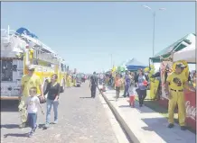  ??  ?? La actividad reunió a cientos de niños que aprendiero­n cómo actuar en caso de un incendio.