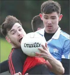  ?? Picture: Paul Connor ?? Cian McEvoy of Dreadnots and Ciaran Downey of Newtown Blues in action on Sunday.