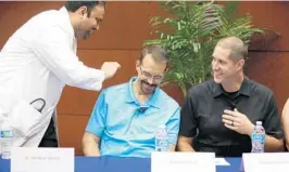  ?? JOE BURBANK/STAFF PHOTOGRAPH­ER ?? Kidney-transplant recipient Blayne Badura, center, and kidney donor Bobby Draughon, right, are part of an 8-person kidney exchange. Giridhar Vedula, left, is part of the medical team at Florida Hospital’s Transplant Institute.