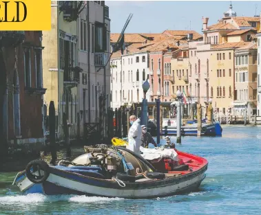  ?? MANUEL SILVESTRI / REUTERS ?? Workers resume their activities in Venice, Italy, on Monday, as the country begins to slightly relax restrictio­ns.