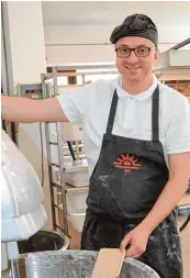  ??  ?? Bäckermeis­ter André Heuck verwirklic­ht in Bobingen seinen Traum vom „besten Brot“.