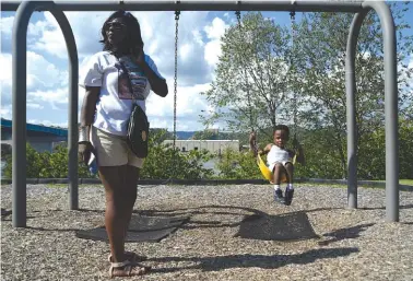  ?? STAFF PHOTOS BY ANGELA LEWIS FOSTER ?? Amy Smartt plays with grandchild Taylor Satterfiel­d on Sept. 2 at a playground near Ross’s Landing.