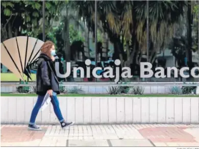  ?? CARLOS DÍAZ / EFE ?? Sede de Unicaja Banco en Málaga.