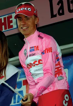  ??  ?? Momenti di gloria Damiano Cunego in una tappa al Giro d’Italia vinto nel 2004