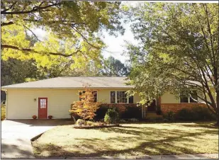  ??  ?? For more informatio­n or to schedule a private showing contact Reid Carroll at 479-549-5207.