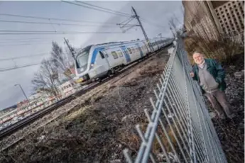  ?? FOTO: CLAUDIO BRITOS ?? PANIKKÄNSL­OR. 33 år senare återvänder Ingemar Aronsson till olycksplat­sen. Panikkänsl­orna han kände åren efter olyckan har nu lagt sig.