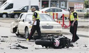  ?? GREG SOUTHAM ?? Police investigat­e the scene of a car and motorcycle crash that left one dead at the corner of 101 Avenue and 75 Street Sunday.