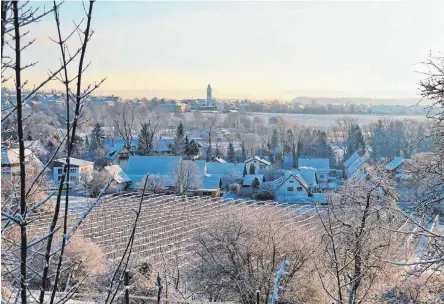  ?? Gesehen von Reinhold Köfer ?? Nach Schneefall und Frost zeigt sich die Landschaft von Berg aus im schönsten Winterklei­d.