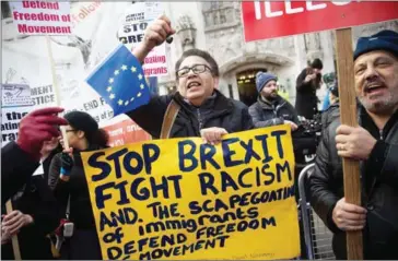  ?? DANIEL LEAL-OLIVAS/AFP ?? Anti-Brexit demonstrat­ors protest outside the Supreme court building in London on the first day of a four-day hearing on December 5.