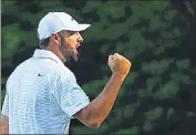  ?? ?? Scottie Scheffler celebrates after holing his eagle putt.