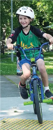  ??  ?? Ash Mounsey completes the bike leg of the boy’s three lap event; Photograph­s: Paul Cohen.