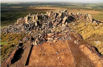  ?? UNIVERSITY COLLEGE LONDON ?? Archaeolog­ists have traced dozens of Stonehenge’s massive bluestone rocks to two quarries in west Wales – and say quarry workers around 3000BC probably exploited natural weaknesses in the rock structures to pluck out each pillar as cleanly as a loose tooth.