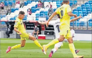  ??  ?? Minuto 20. Despeje fallido de Militao, el balón cae a los pies de Gerard Moreno, que asiste a Yéremi y éste, tras controlar el balón, bate a Courtois con la pierna derecha. El jugador del Villarreal marca con 18 años su primer gol en el estadio Alfredo Di Stéfano en LaLiga. Es su tercer tanto en el Campeonato liguero, y el primero fuera del Estadio de la Cerámica tras haber marcado al Athletic y al Getafe en casa.