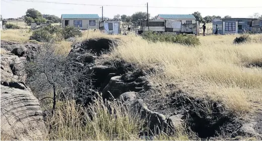  ?? / TIRO RAMATLHATS­E ?? Ottoshop residents are living on dolomite land where sinkholes occur when there is too much weight on the land. The big holes are dangerous for children, especially when it rains.