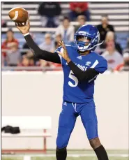  ?? More photos at arkansason­line.com/1238man/.
(Arkansas Democrat-Gazette/Justin Cunningham) ?? Strong quarterbac­k LaQuincy Shelton throws a pass Thursday during the Bulldogs’ 66-60 double-overtime victory over Mountain Pine to win the inaugural 8-man state championsh­ip at War Memorial Stadium in Little Rock. Quincy, who was named the game’s MVP, went 17-of-27 passing for 246 yards and 5 touchdowns.