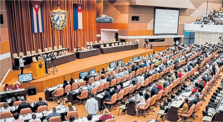  ?? AFP ?? Sesión. La Asamblea Nacional del Poder Popular de Cuba inició ayer la histórica sesión para elegir al futuro presidente del Consejo de Estado. Hoy será nombrado oficialmen­te.