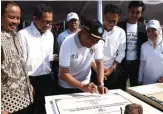  ?? SUGENG DEAS/JAWA POS ?? SINERGI: Mendikbud Muhadjir Effendy ketika meresmikan SMP ASIFA Kota Malang sebagai salah satu sekolah berbasis sepak bola di Indonesia.