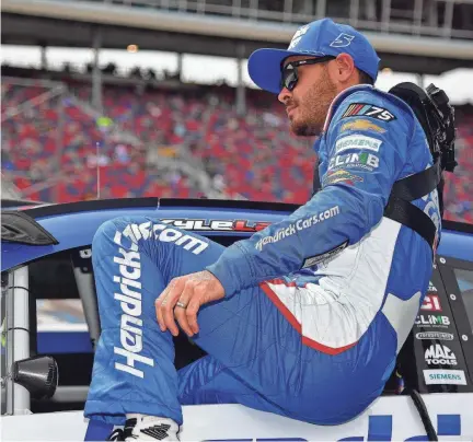  ?? GARY A. VASQUEZ/USA TODAY SPORTS ?? NASCAR Cup Series driver Kyle Larson won the pole Saturday for the NASCAR Cup Series’ United Rentals Work United 500 at Phoenix Raceway on Sunday.