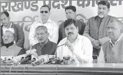  ?? KALYAN DAS/HT PHOTO ?? Congress state president Ganesh Godiyal addresses the media in Dehradun on Monday.