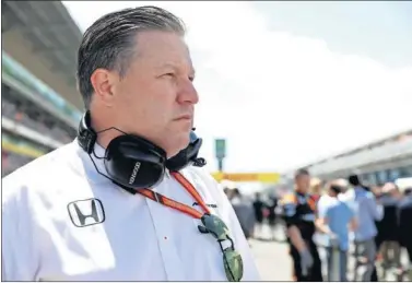  ??  ?? AL FRENTE. Zak Brown, director ejecutivo de McLaren, espera ver a su escudería ganando en 2018.